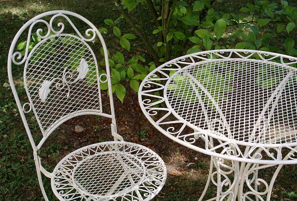 GARNITUR GARTENTISCH 2 STÜHLE EISEN GARTENMÖBEL ANTIK STIL NOSTALGIE CREME WEISS